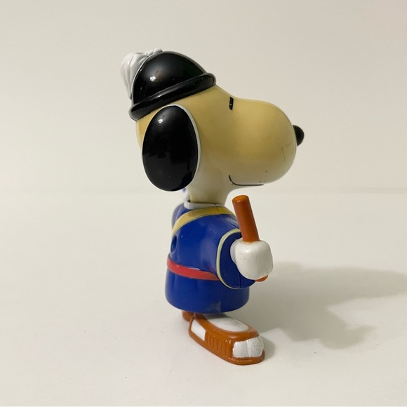 Snoopy World Tour Korea Figure Toy - Picture 8 of 13